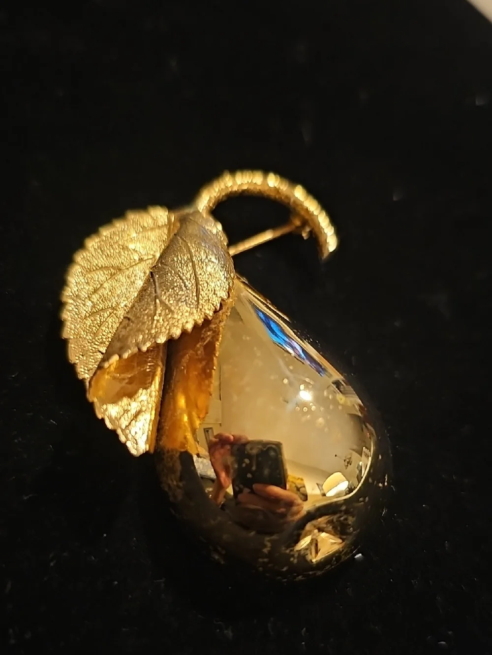 Vintage Rare 2007 Gold Leaf Pear Brooch- Women's‎ Jewelry.